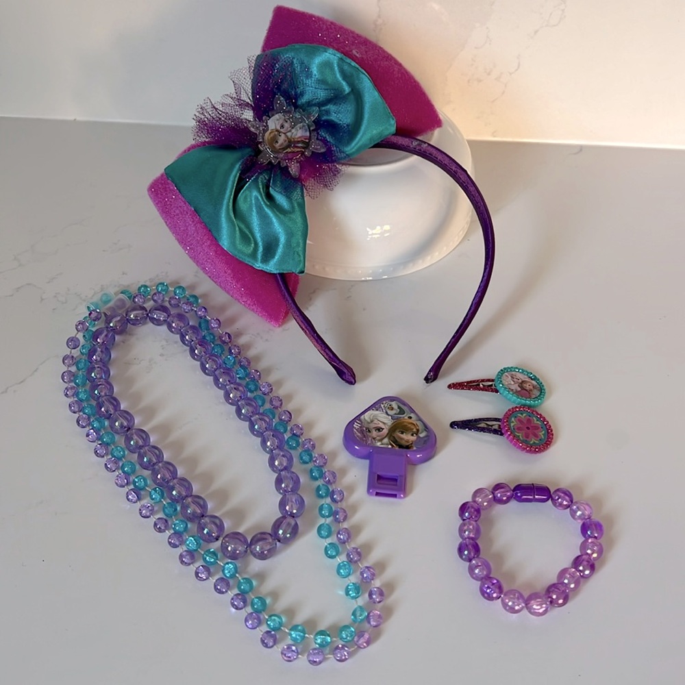 Frozen Accesories EUC